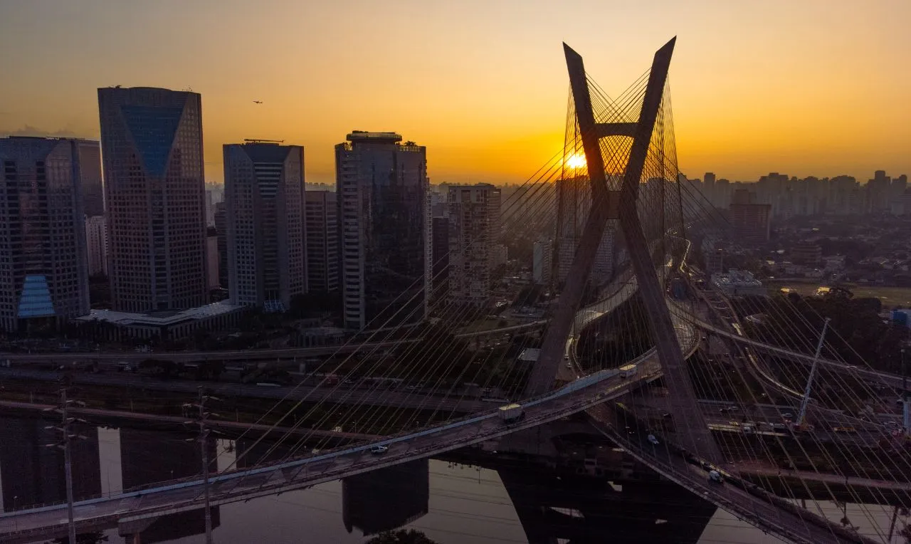 A imagem mostra o entender na cidade paulistana